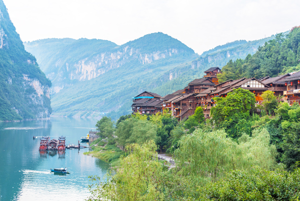 阿依河旅游